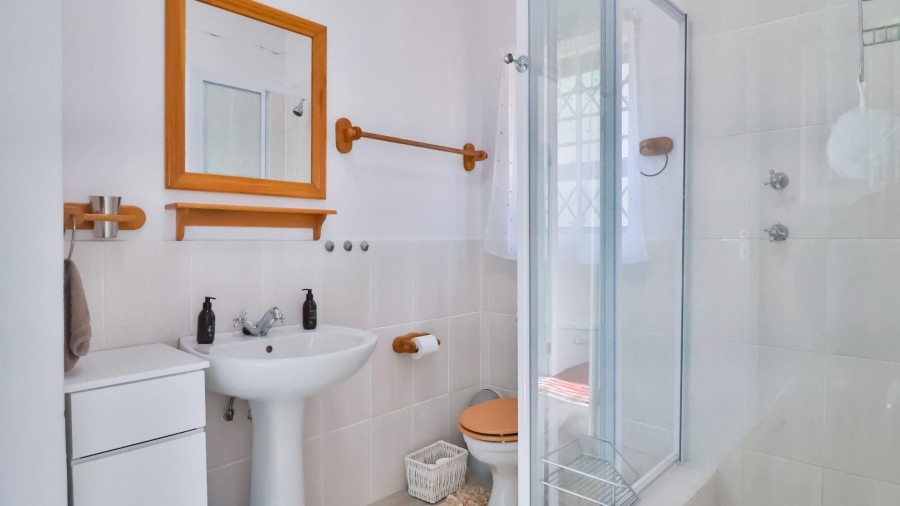 5 Bedroom Property for Sale in De Kelders Western Cape